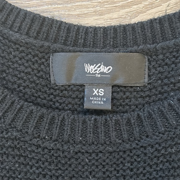 Women’s Sweater With Shoulder Cutouts - Picture 3 of 5